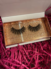 Load image into Gallery viewer, “AZIZAM” EYELASHES
