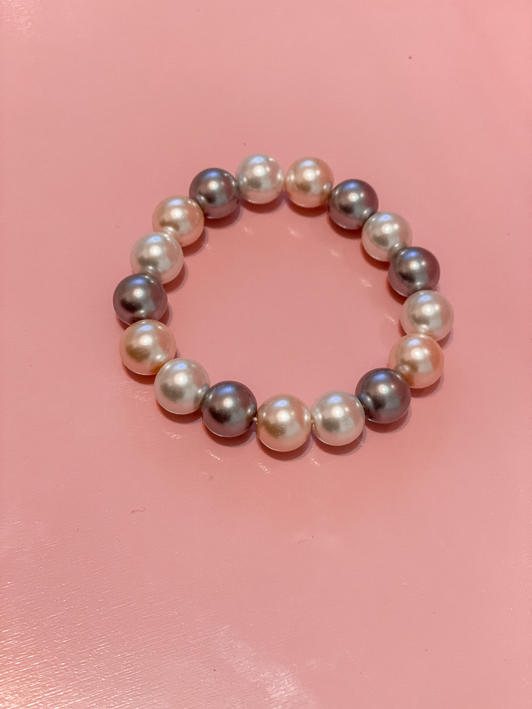 GRAY PEARL BRACELET